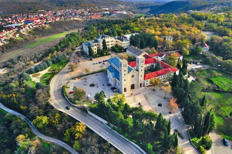 Široki Brijeg, Bosnia and Herzegovina. City travel guide – Attractions, Activities, Local cuisine