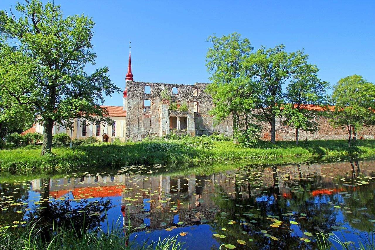 Põltsamaa Travel Guide: Discover the Charm and Beauty of This Historic Estonian Town