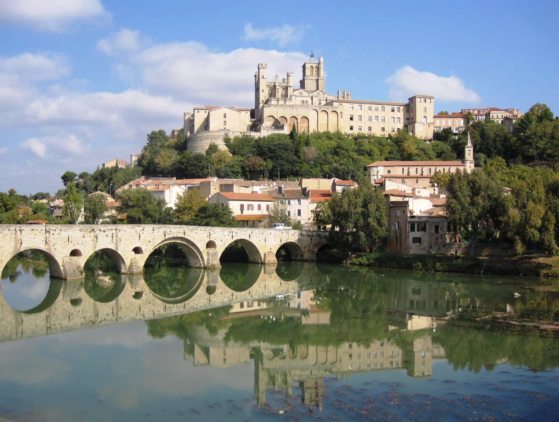 Béziers, France. City travel guide – Attractions, Restaurants, Activities