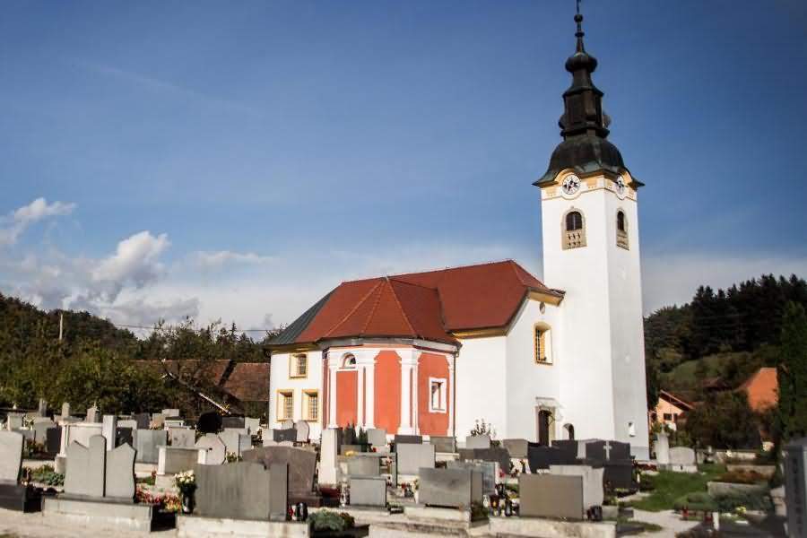 Šmartno ob Paki, Slovenia. City travel guide – Attractions, Activities, Local cuisine